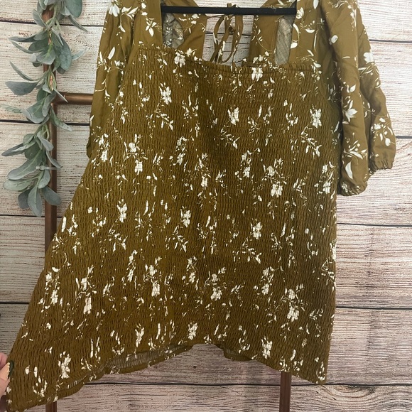 Top - Picture 2 of 4